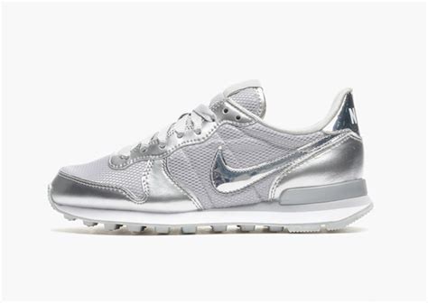 nike internationalist premium damen silber